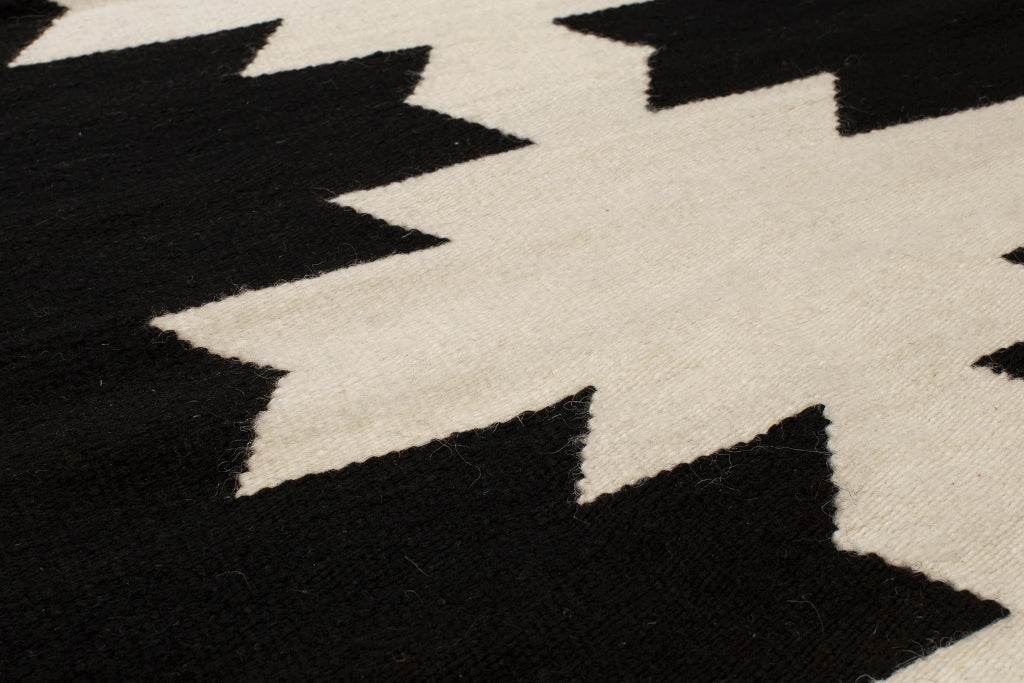 Elvira Runner |  Black & Natural