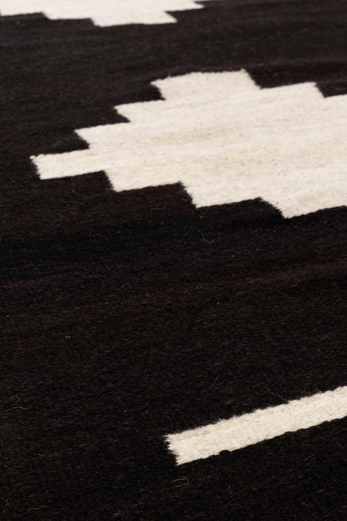 Carlota Runner |  Black & Natural